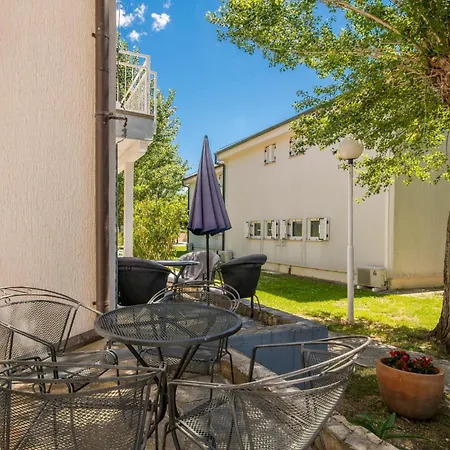 Apartment 1 Bedroom Stunning In *