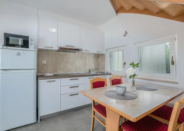 1 Bedroom Stunning In Apartament *