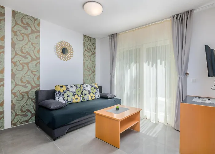 1 Bedroom Stunning In Apartament *